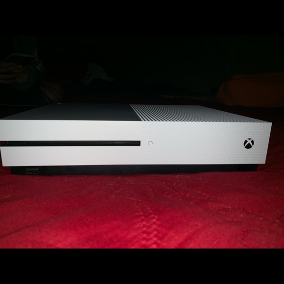 Xbox one S - Picture 2 of 2